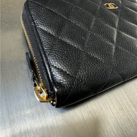 Chanel Classic Caviar Zippy Wallet in Black GHW - Picture 4 of 9